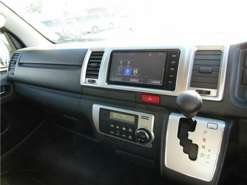 HIACE VAN-28