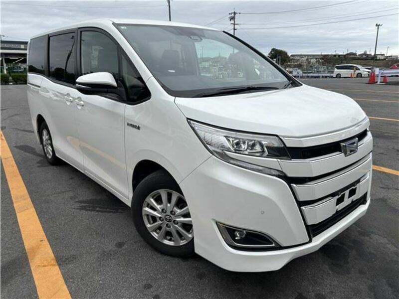 TOYOTA　NOAH