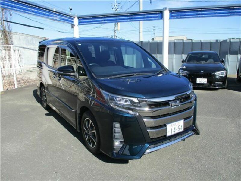 TOYOTA　NOAH