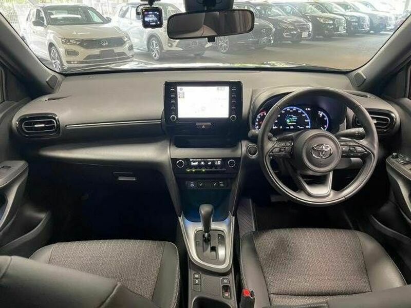 YARIS CROSS-1