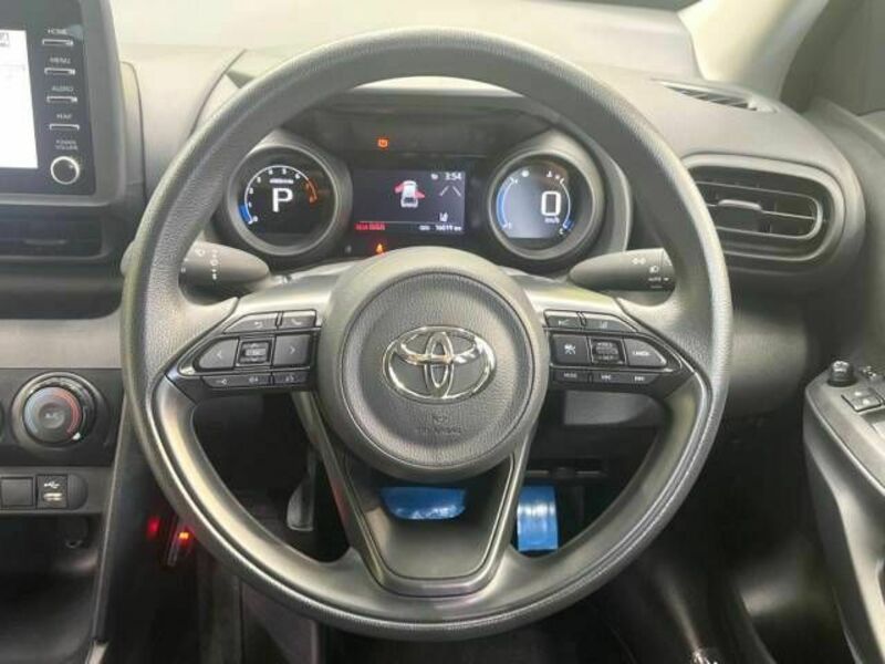 YARIS CROSS-11