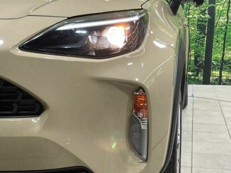 YARIS CROSS-12