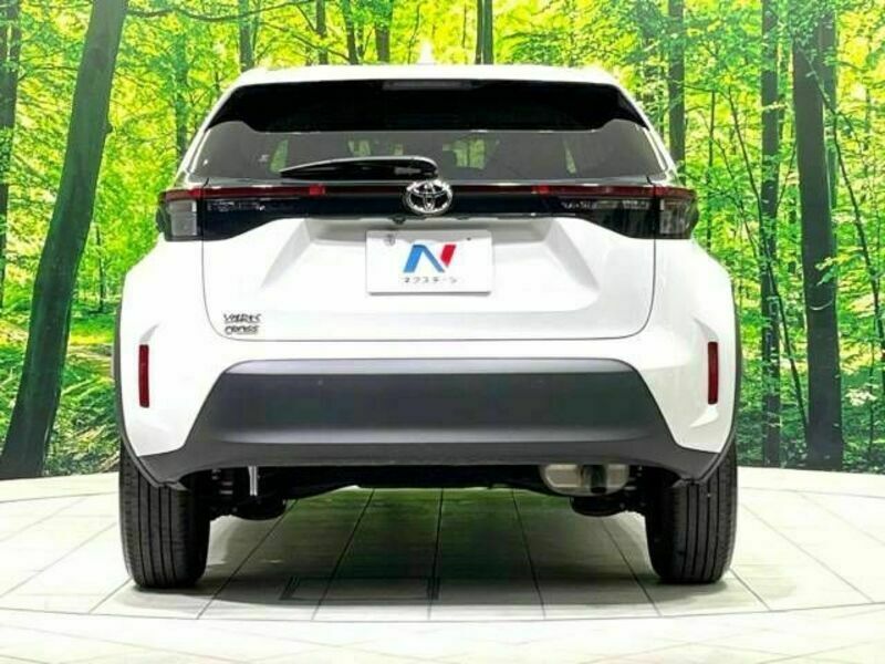 YARIS CROSS-15