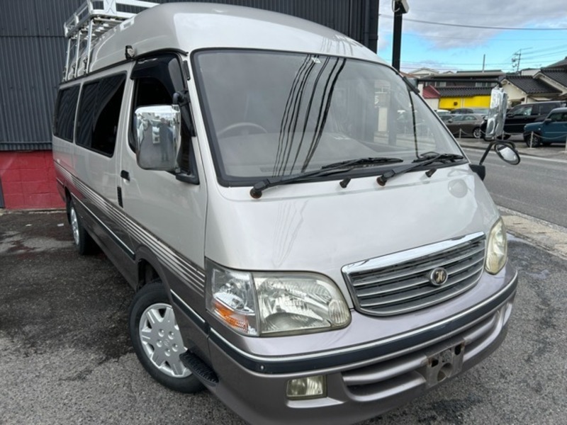 TOYOTA　HIACE