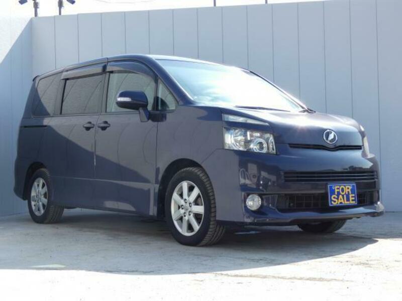 TOYOTA　VOXY