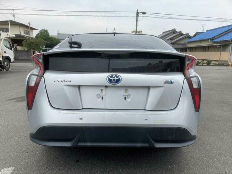 PRIUS-10