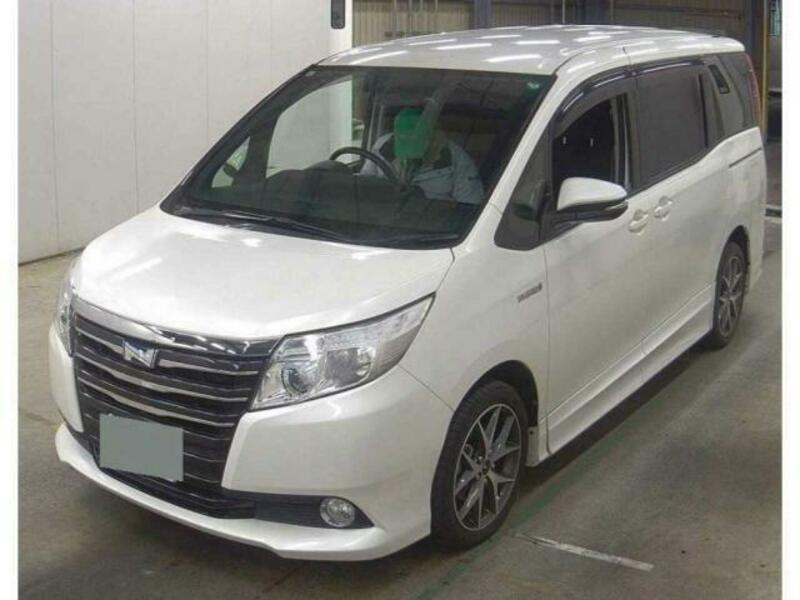 TOYOTA　NOAH