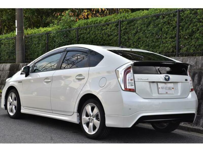 PRIUS-12