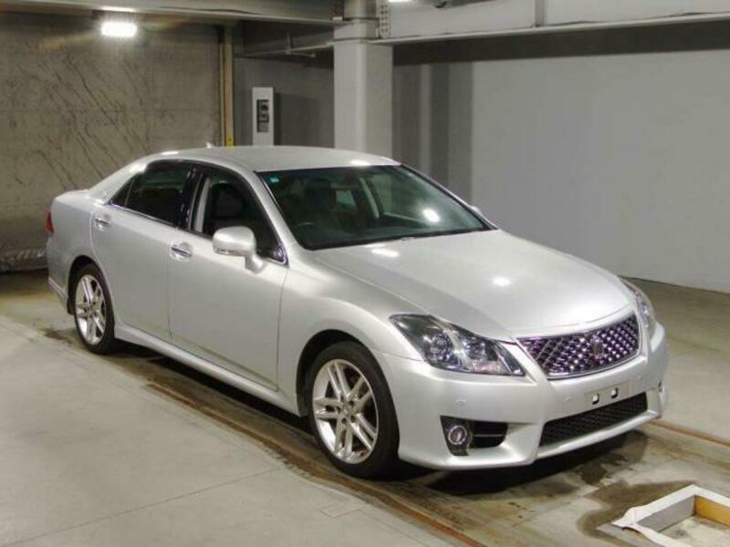 TOYOTA　CROWN