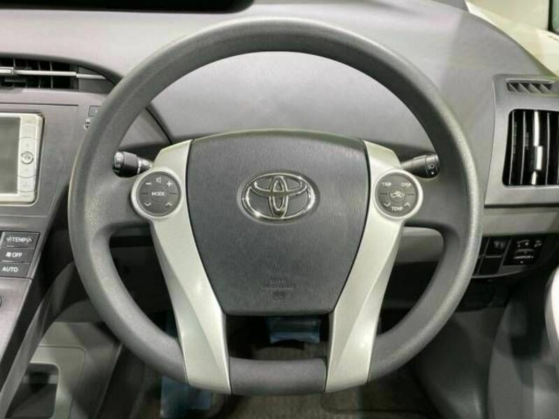 PRIUS-8