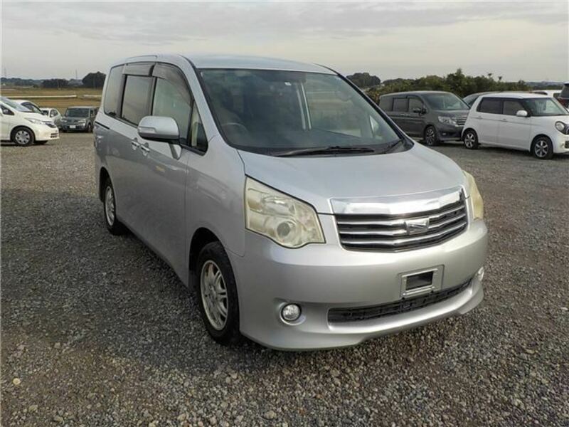 TOYOTA　NOAH