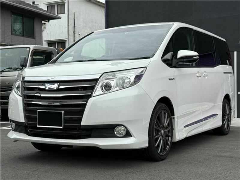 TOYOTA　NOAH