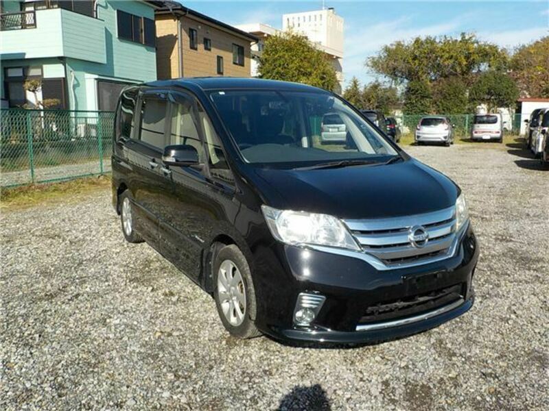 NISSAN　SERENA