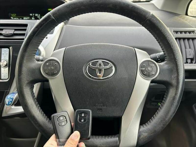 PRIUS ALPHA-4