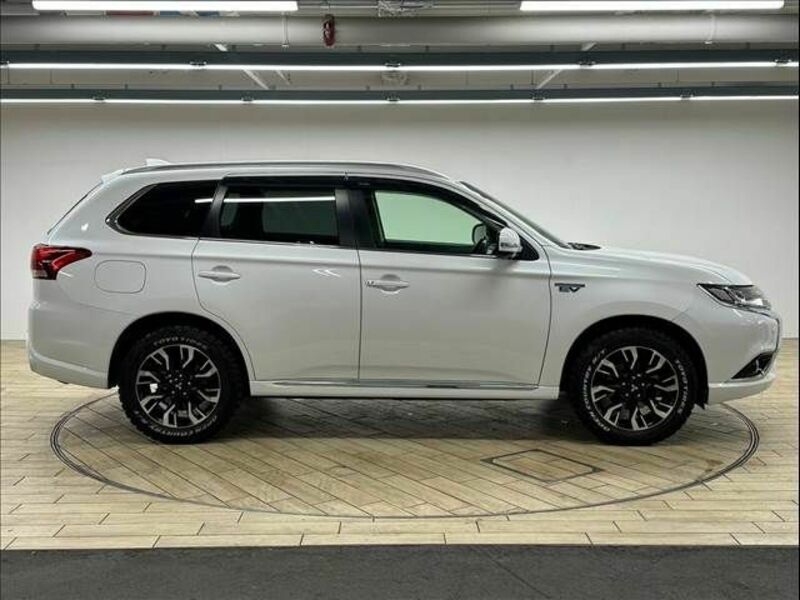 OUTLANDER PHEV-17