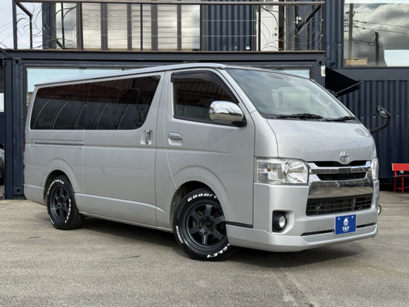 TOYOTA　HIACE VAN