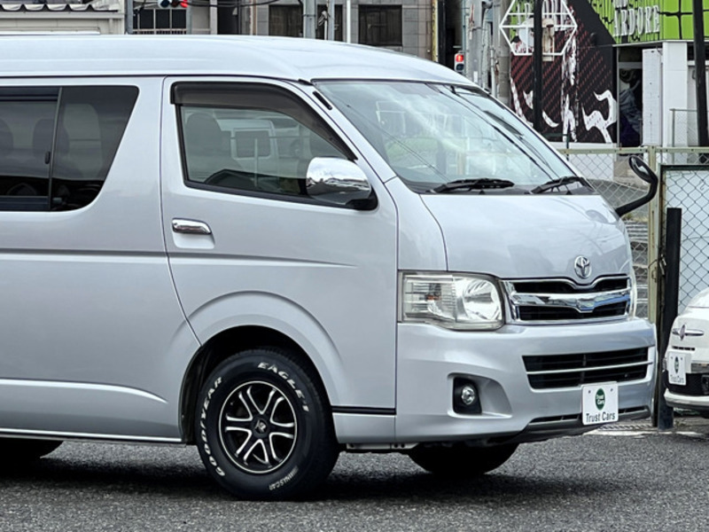 HIACE-8