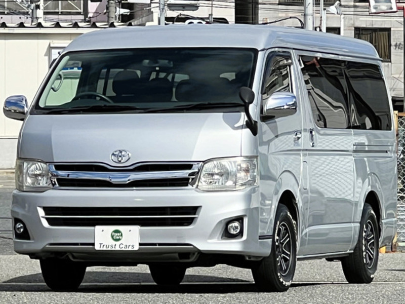 TOYOTA　HIACE