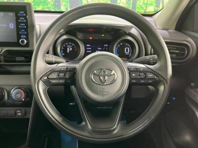 YARIS CROSS-8