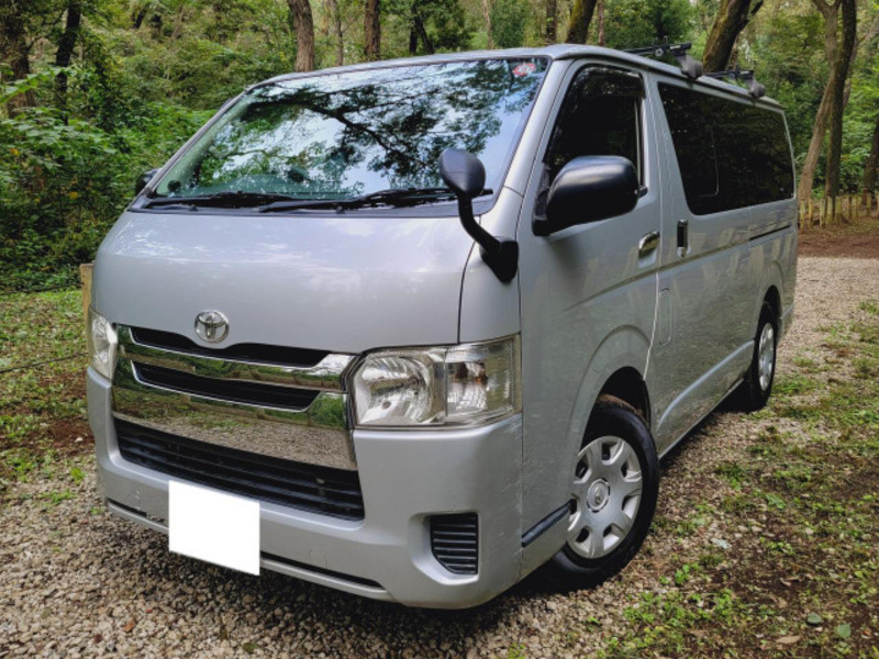 TOYOTA　HIACE VAN