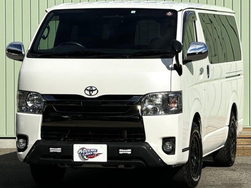 TOYOTA HIACE VAN