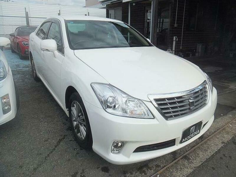 TOYOTA　CROWN