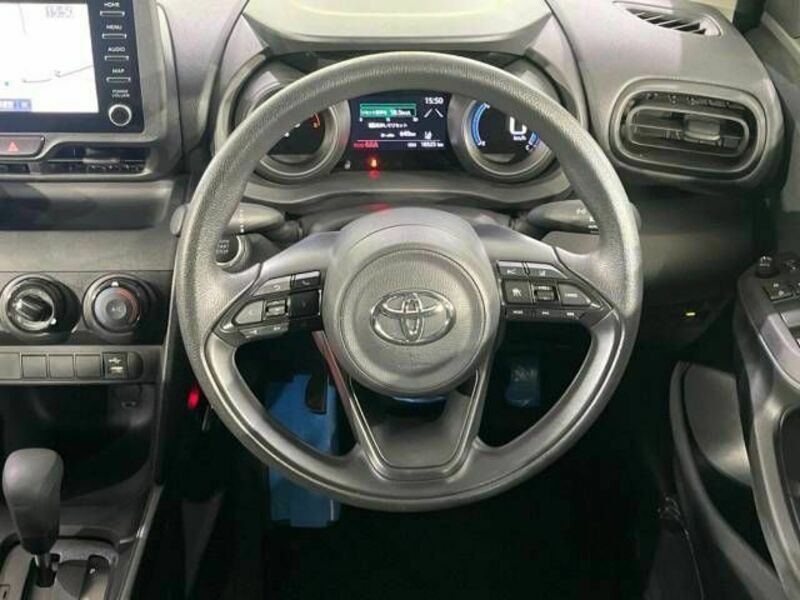 YARIS CROSS-8