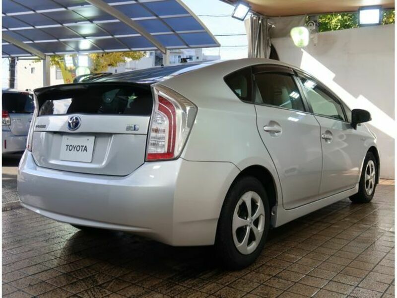 PRIUS-17