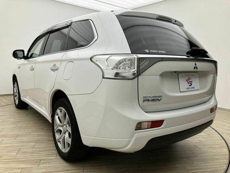 OUTLANDER PHEV-16