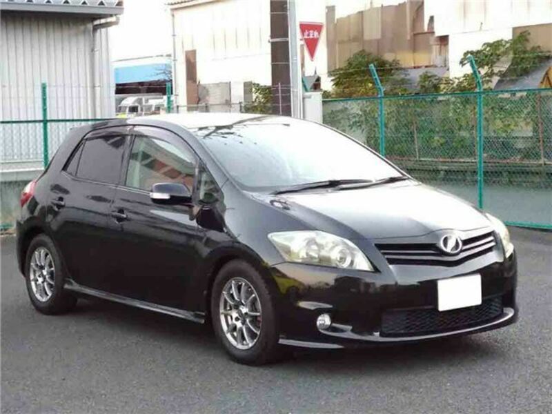 TOYOTA　AURIS