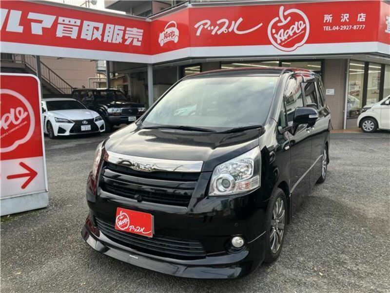 TOYOTA　NOAH