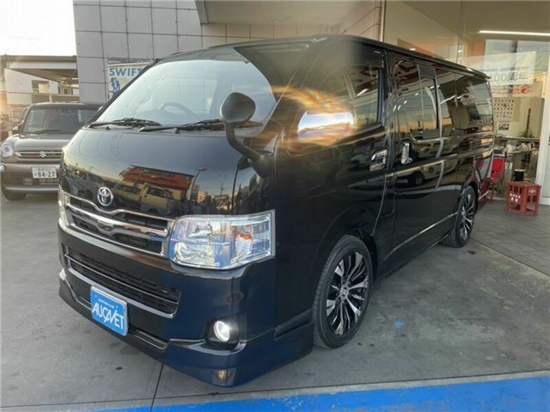 TOYOTA　HIACE