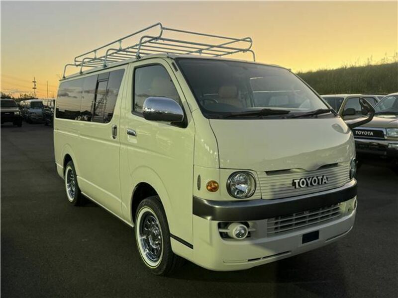 TOYOTA　HIACE VAN