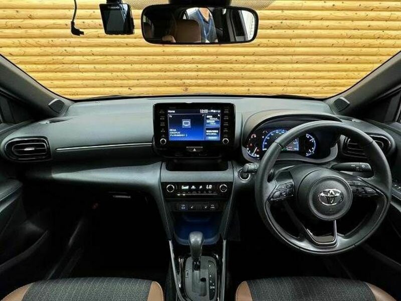 YARIS CROSS-1