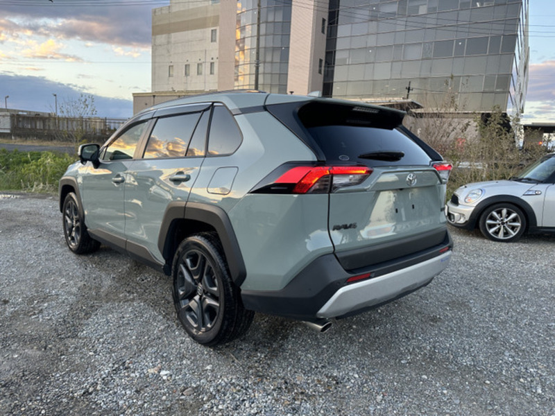 RAV4-8