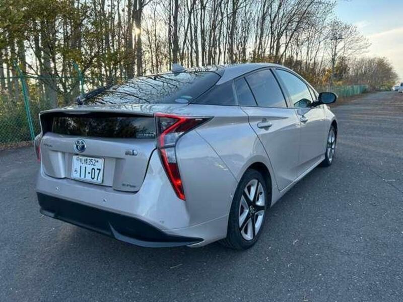 PRIUS-16