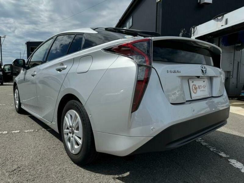 PRIUS-16