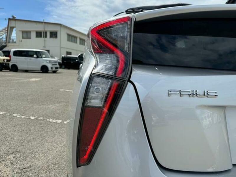 PRIUS-12