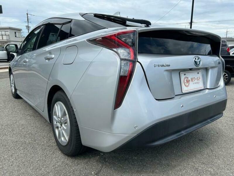 PRIUS-16