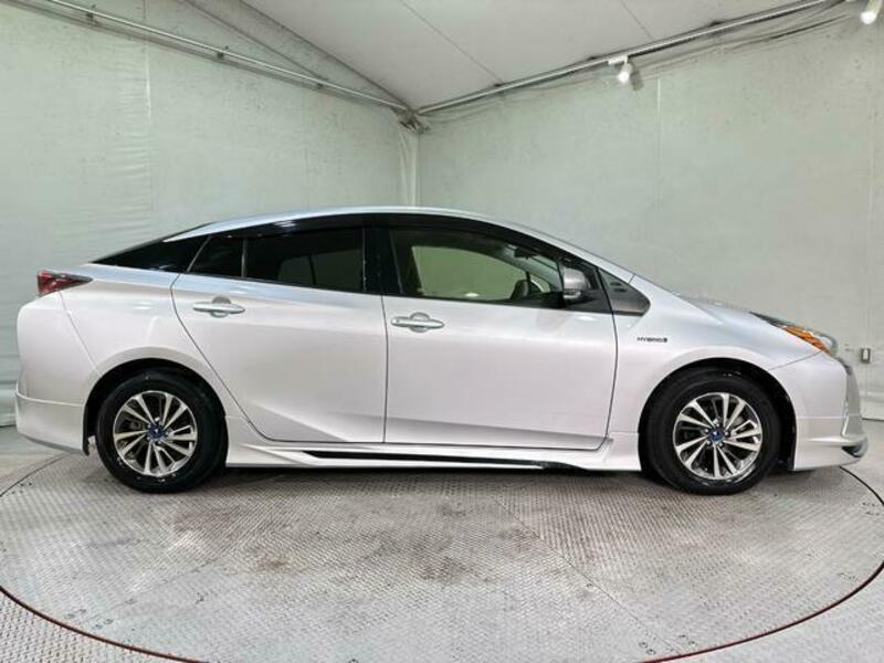 PRIUS-12