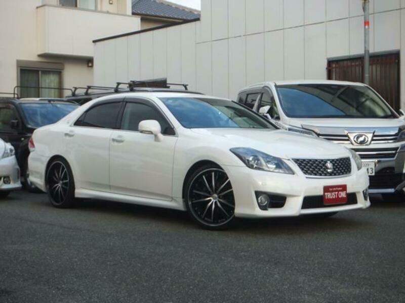 TOYOTA　CROWN