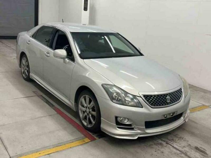 TOYOTA　CROWN