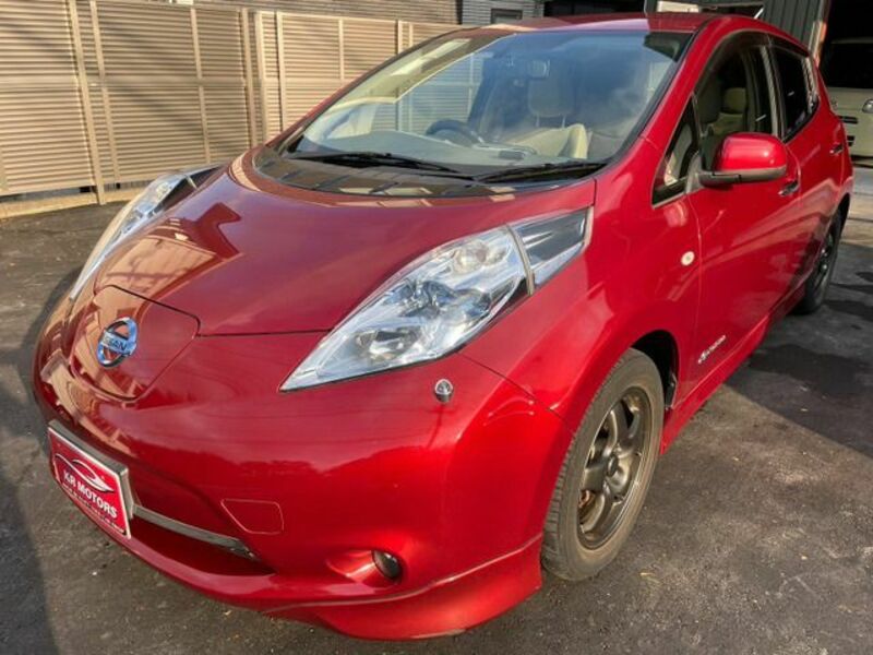 NISSAN　LEAF