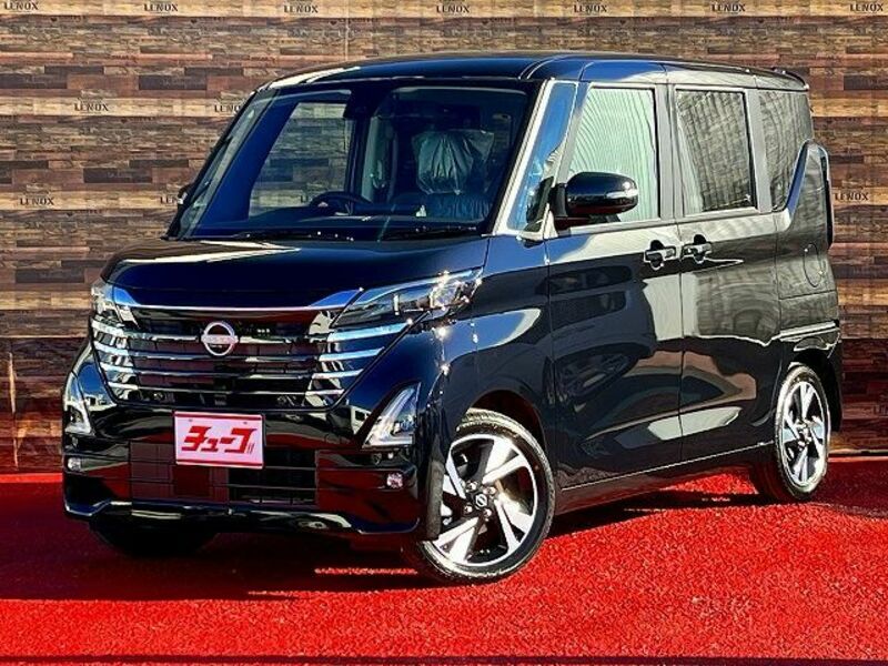 NISSAN　ROOX