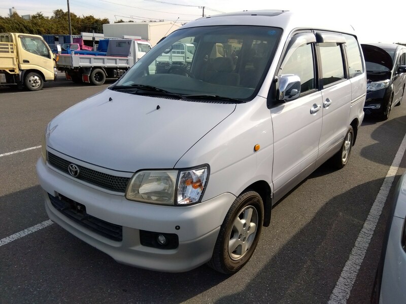 TOYOTA Liteace Noah