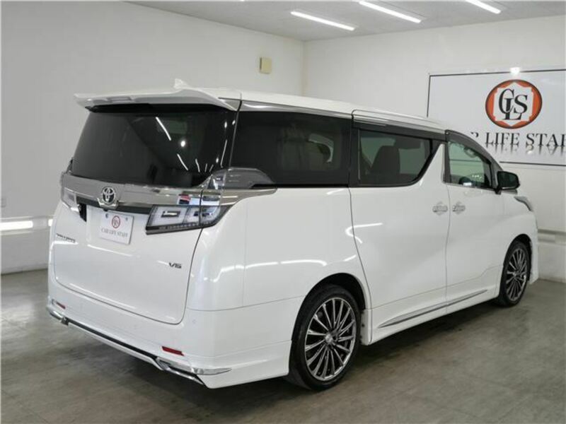 VELLFIRE-11