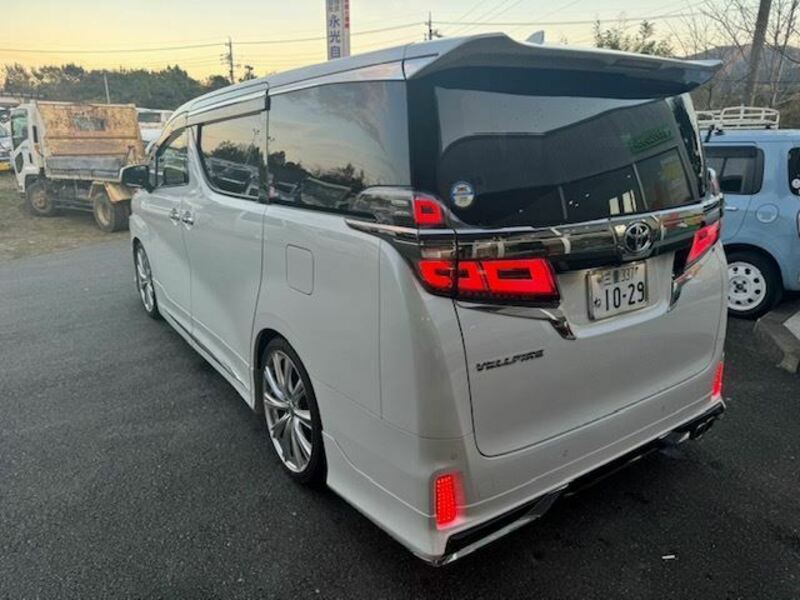 VELLFIRE-1