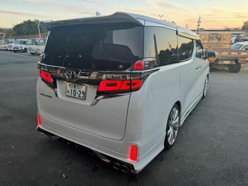 VELLFIRE-7