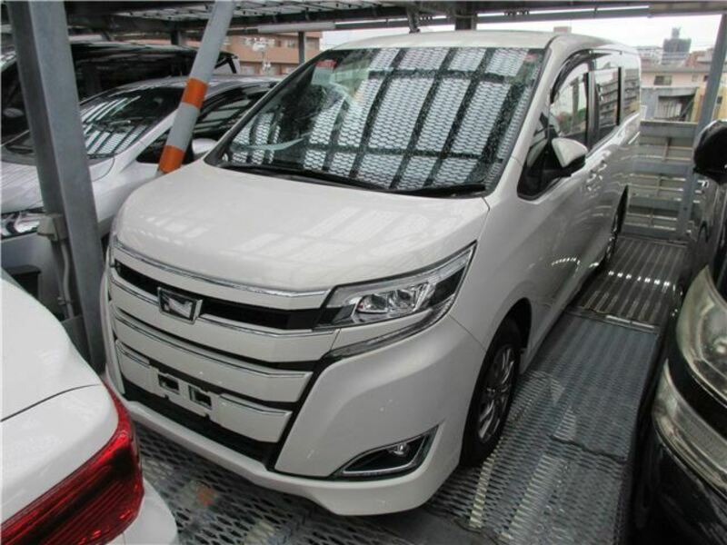 TOYOTA　NOAH