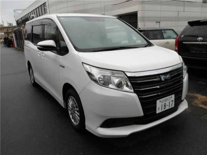 TOYOTA　NOAH